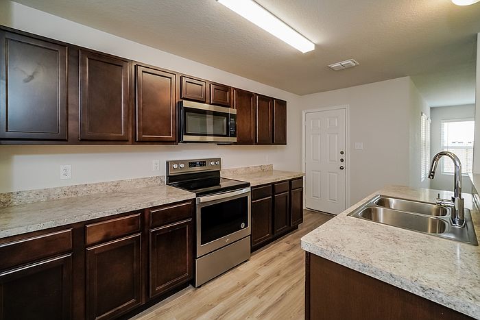 1st image of 10503 Clearwater Way