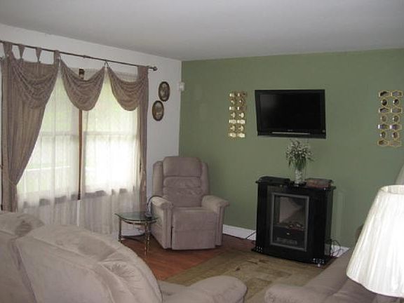2nd image of 20 Williams Pl