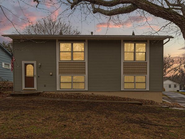 1401 Autumn Dr, Faribault, MN 55021
