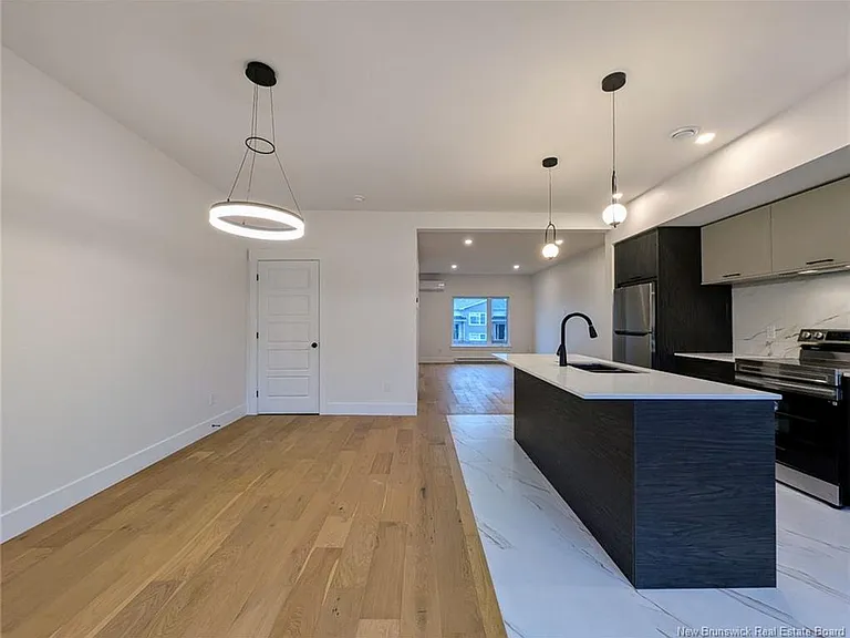 124 Ernest St — Photo 7