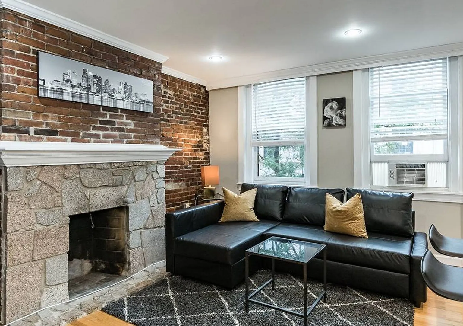 Historic Beacon Hill Charm 2 Bed | 1 Bath — Photo 2