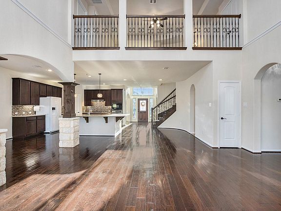 4th image of 1102 Deer Valley Dr