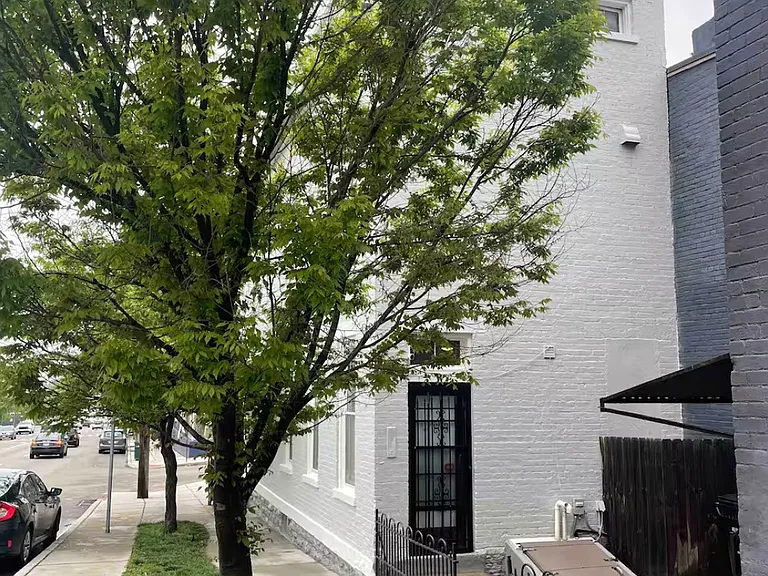 316 E Liberty St — Photo 8