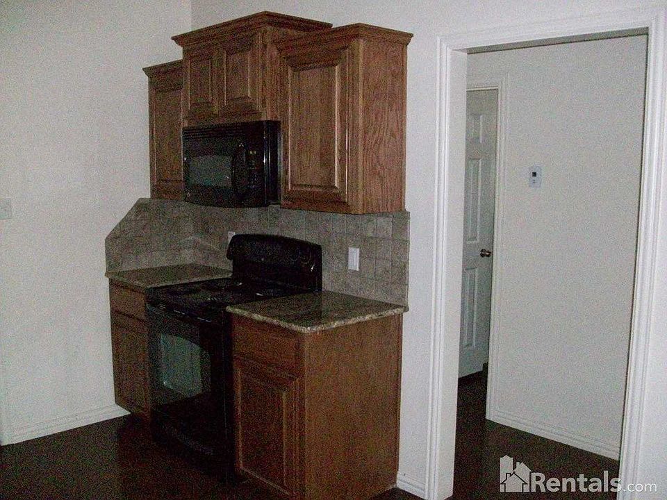 2nd image of 412B E Zenith Ave