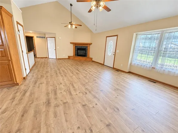 809 SW Graystone Dr, Grain Valley, MO 64029
