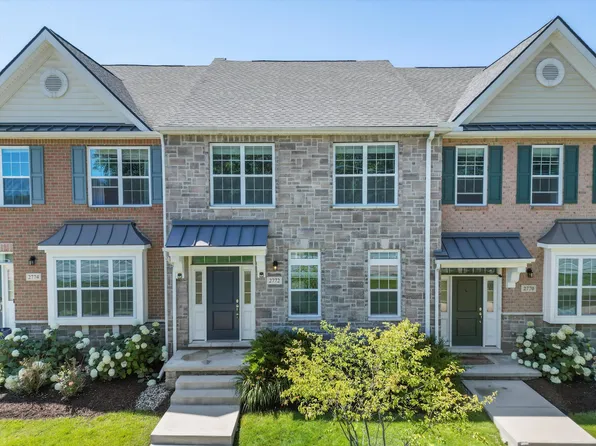 2772 Ashcombe Dr, Ann Arbor, MI 48105