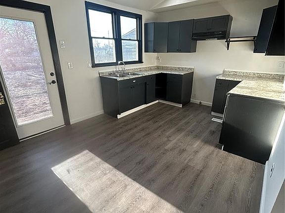 4th image of 1012 Genevieve Pl