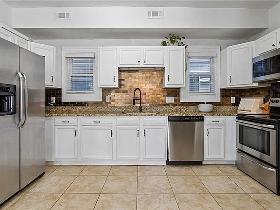 3rd image of 232 W 31st St