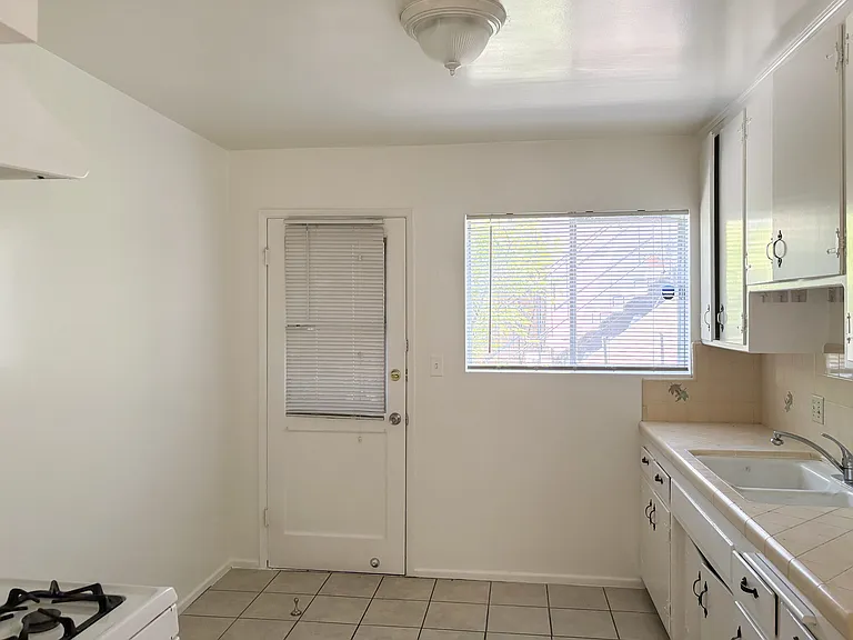 1616 S Chapel Ave #B — Photo 6