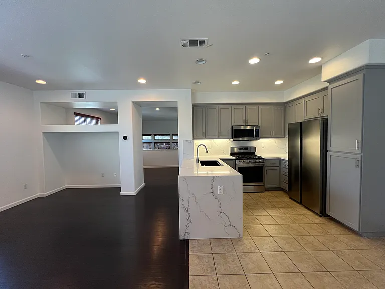 KITCHEN AND GREAT SPACE