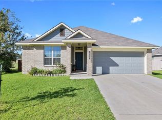 830 Mockingbird St, Navasota, TX 77868