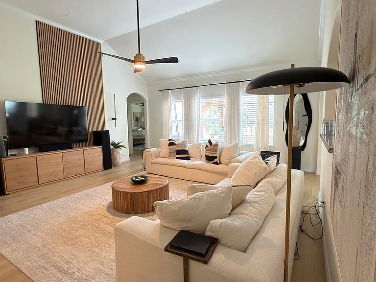 16927 Locust Springs Dr — Photo 6