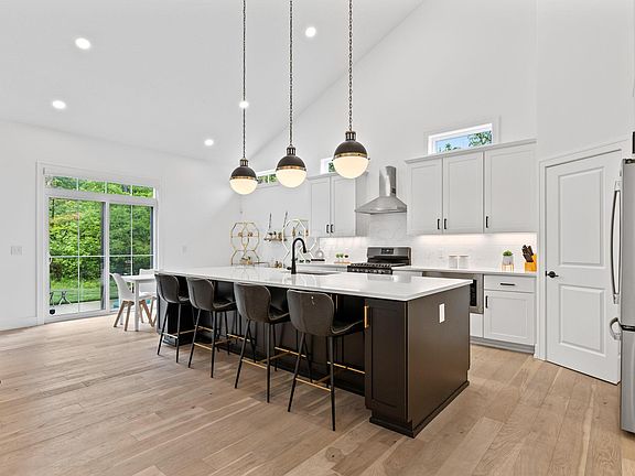 2nd image of 866 Pinnacle Pointe Pl #36