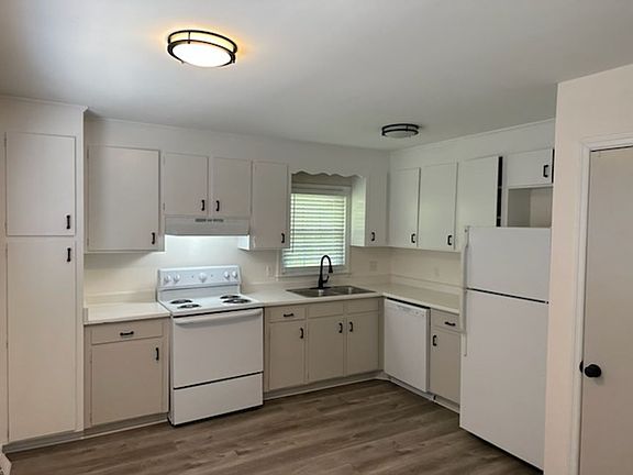 4th image of 3143 E North St #0