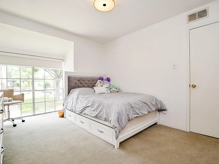 12633 Memorial Dr #114 — Photo 28
