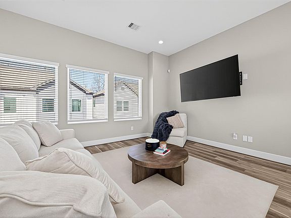 3rd image of 2610 Huntington Creek Ln