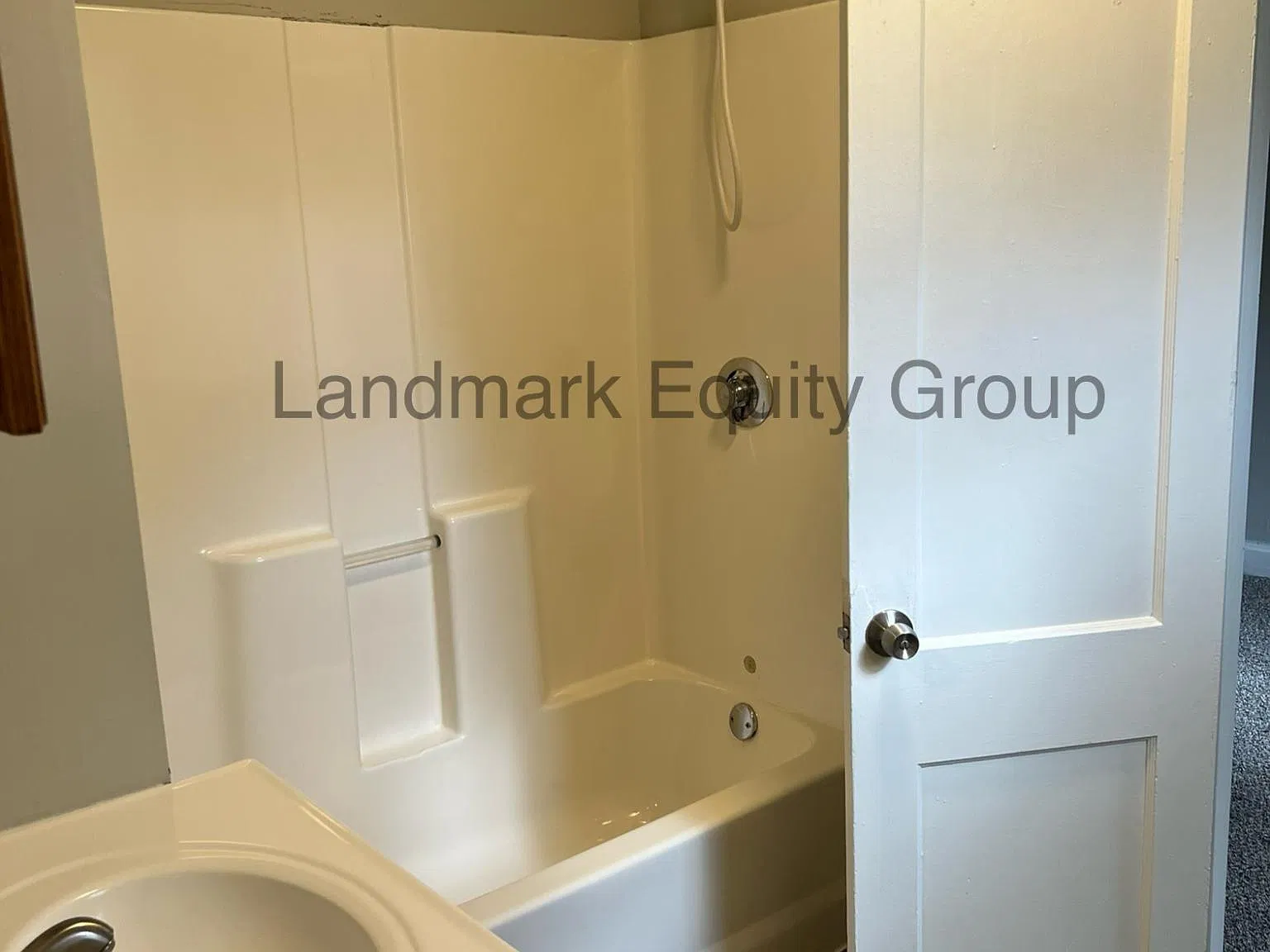 3 bed, 1212 sqft, $1,300 — Photo 4
