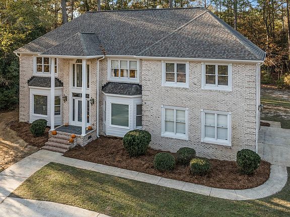 3rd image of 205 Breezewood Drive