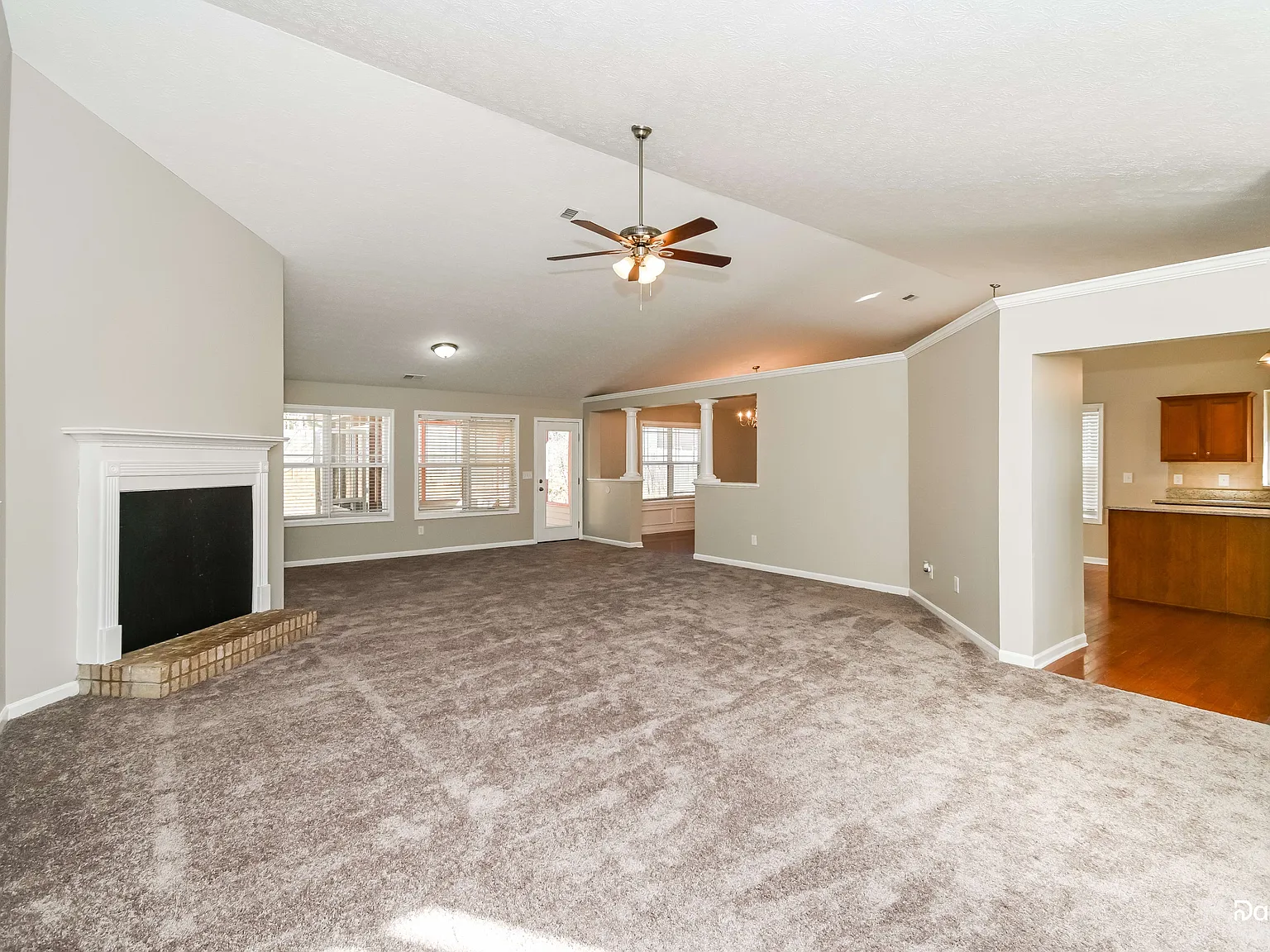 4 bed, 2.0 bath, 2606 sqft, $2,315 — Photo 4