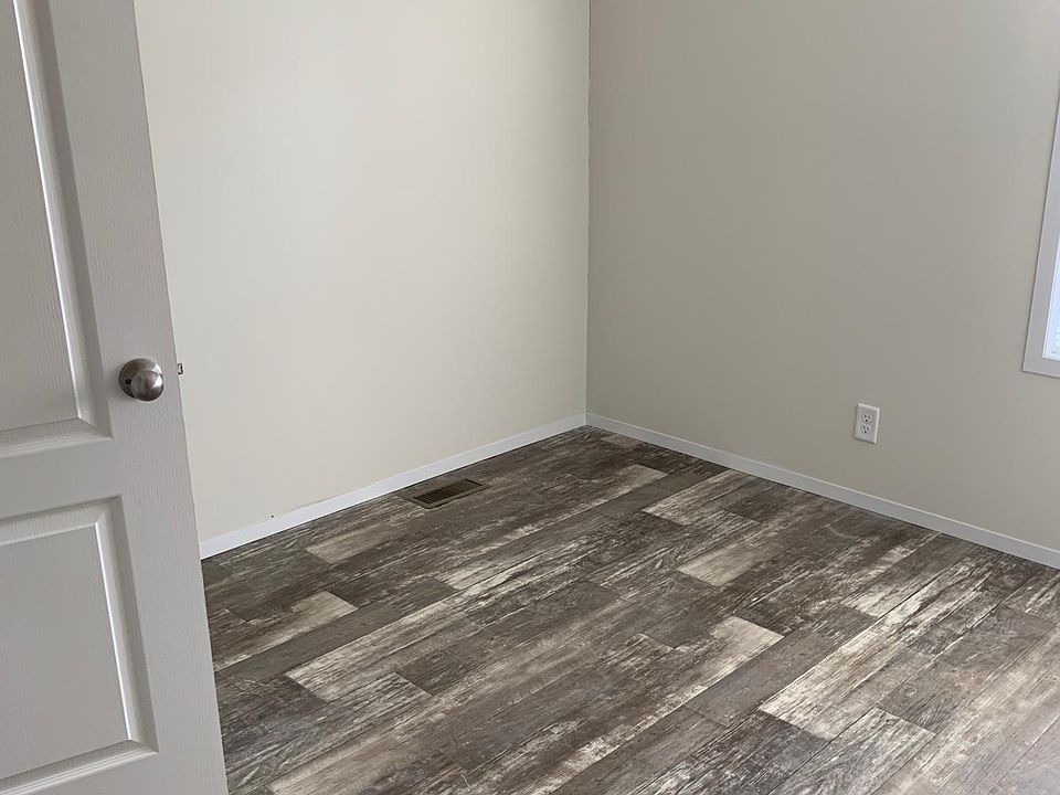 1st image of 40 Hummingbird Dr