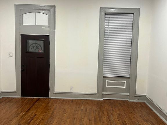 2nd image of 2121 Victor St Floor 1
