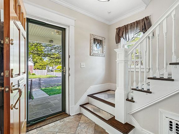 4th image of 75 Hillcrest Avenue