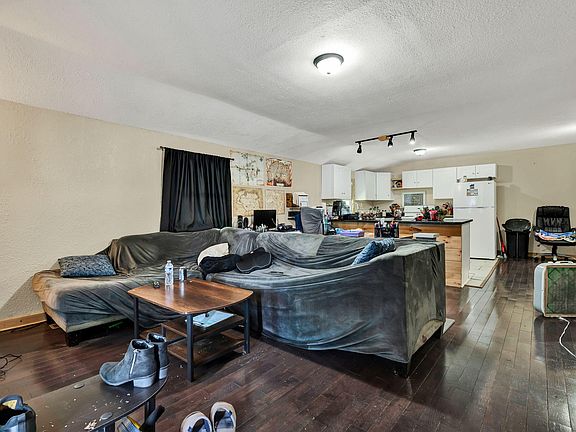 5th image of 114 Chapel Ave