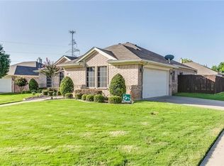 909 White Clover Ct, Burleson, TX 76028