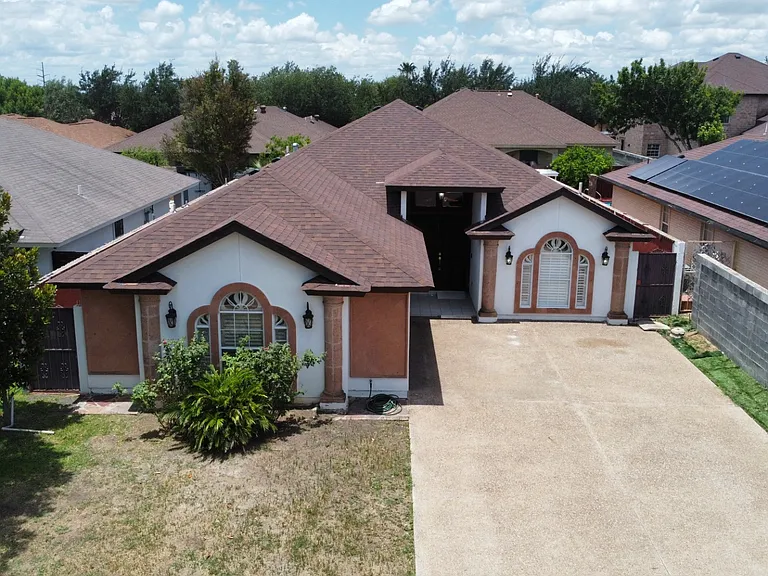 108 Lagos Ave — Photo 2
