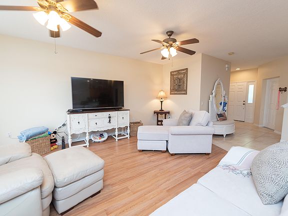 3rd image of 117 Majestic Bay Ave #117