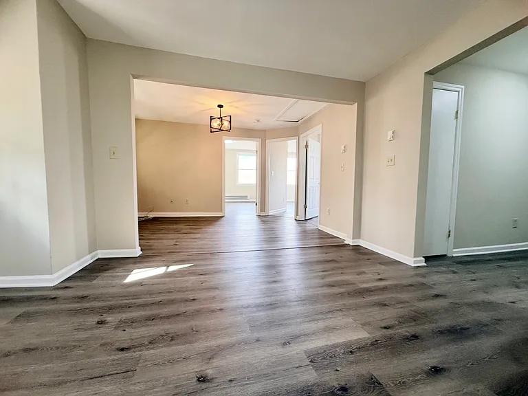 3-5-7 Maple St #7 — Photo 11