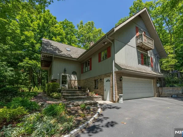 1150 Lakeside Drive, Vernon, NJ 07422