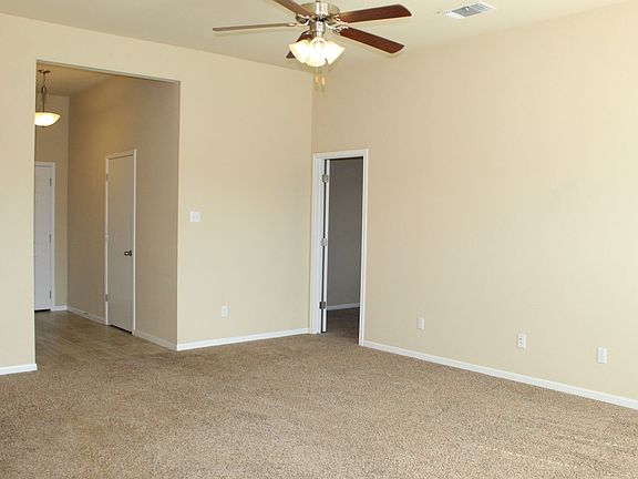 4th image of 1104 Jamestown Dr