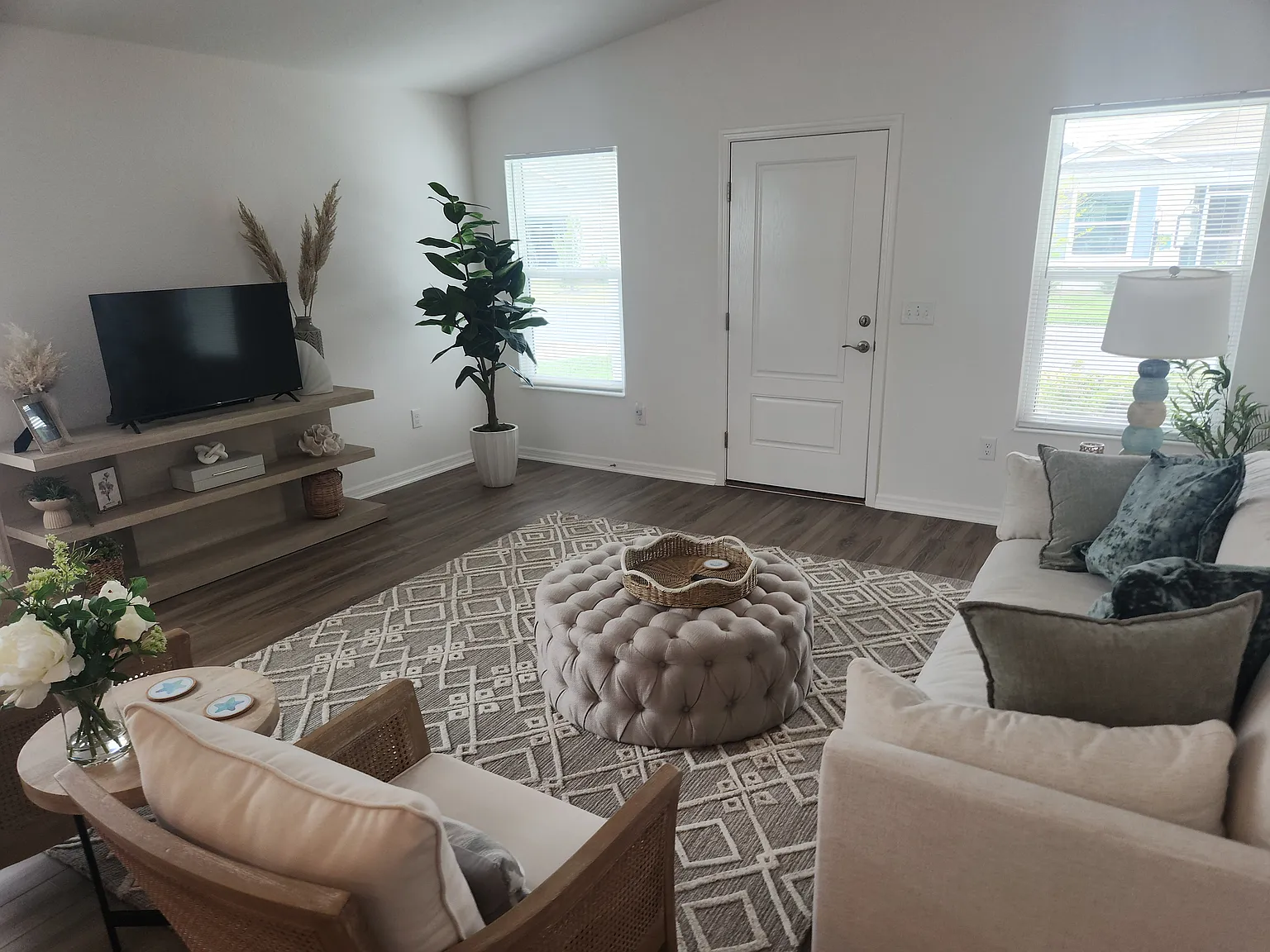 2 bed, 1180 sqft, $2,000 — Photo 4