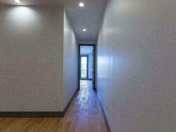 4th image of 182 Jefferson St #3AA