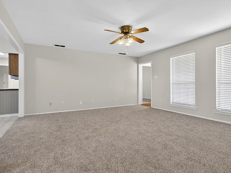 5301 Tartan Cir — Photo 6