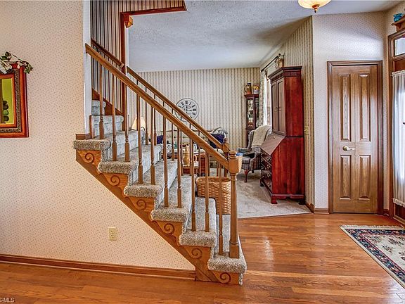 3rd image of 27053 Laurel Ln
