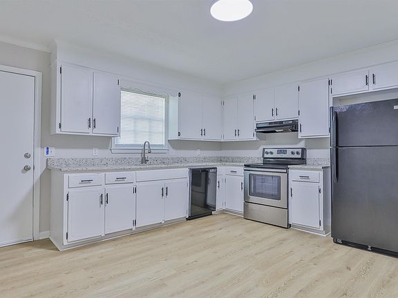 5th image of 2129 Apple Valley Rd