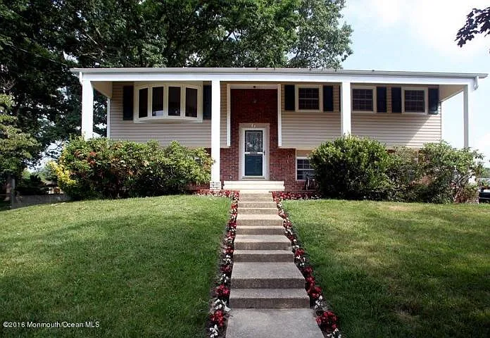 17 Montana Dr photo 1