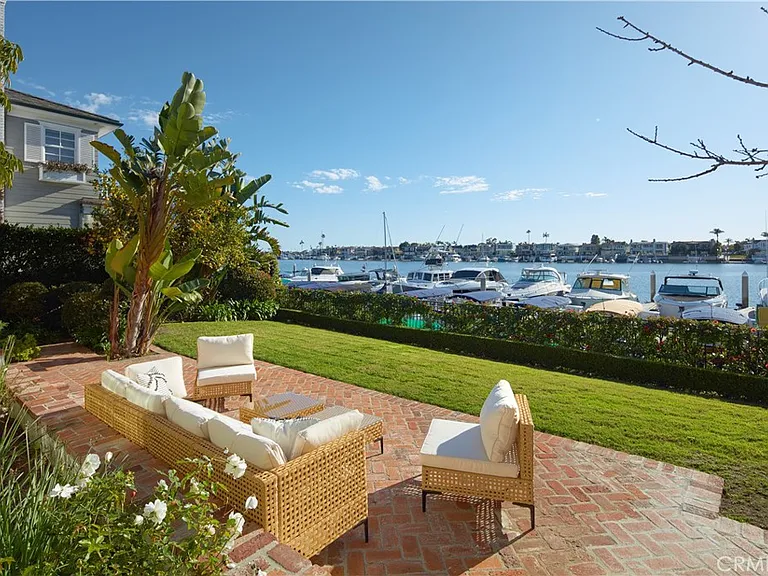 2572 Bayshore Dr — Photo 3