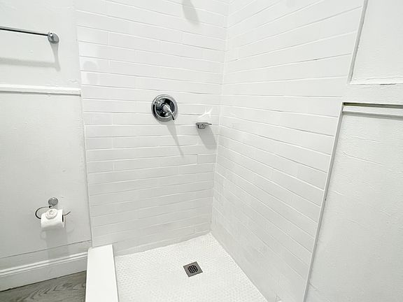 5th image of 205 S Grove St #5