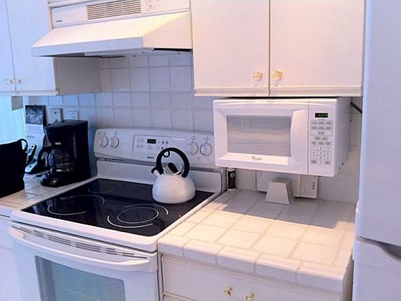 4th image of 3530 Mystic Pointe Dr APT 2710