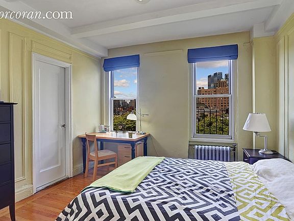 3rd image of 325 W 45th St #1012