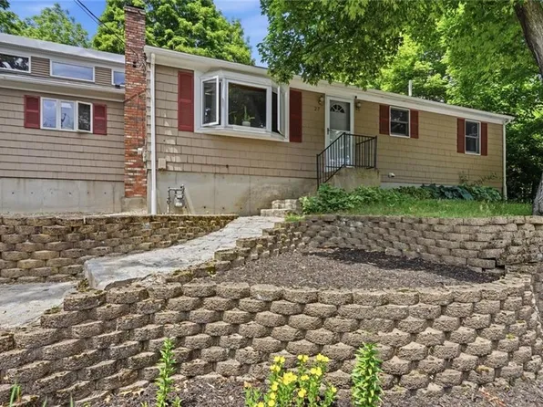 27 Royal Ave, Cranston, RI 02920