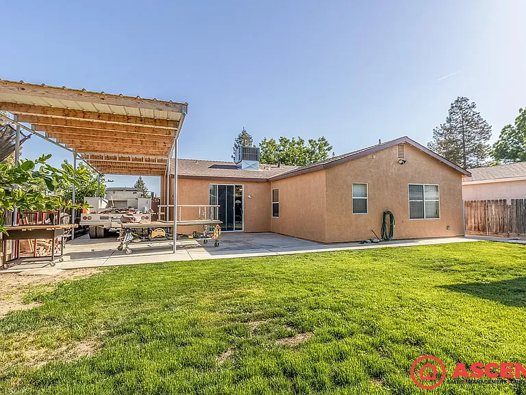 1810 Martinho Ave — Photo 21