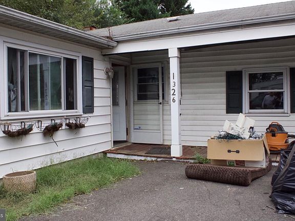 2nd image of 1326 Saxon St
