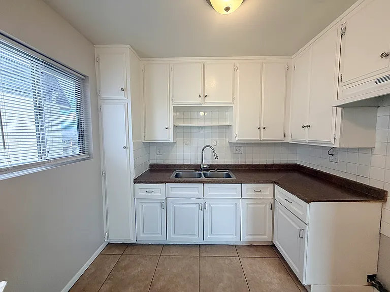 1548 N 11th Ave #D — Photo 7
