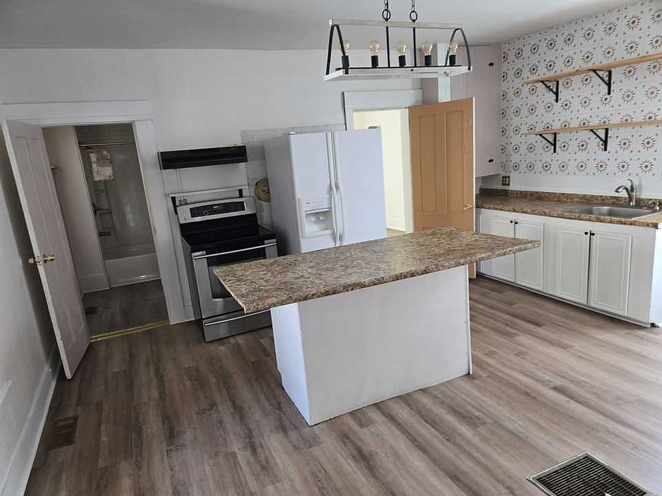 Eat in kitchen