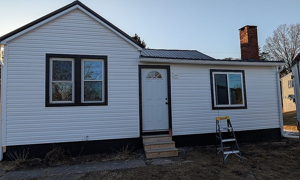 1st image of 433 Derr Hill Rd