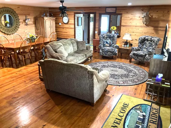 201 Johnson Ln, Highland, AR 72542